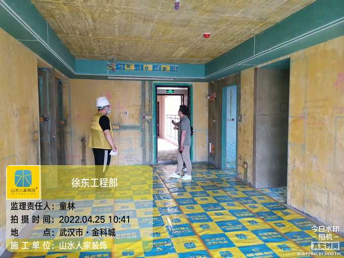 山水人家裝飾領導到金科城小區工地巡檢
