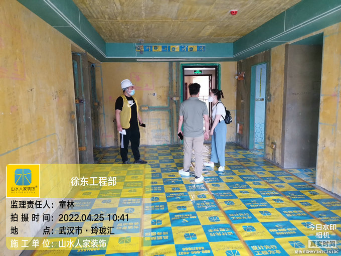 山水人家裝飾領導到金科城小區工地巡檢